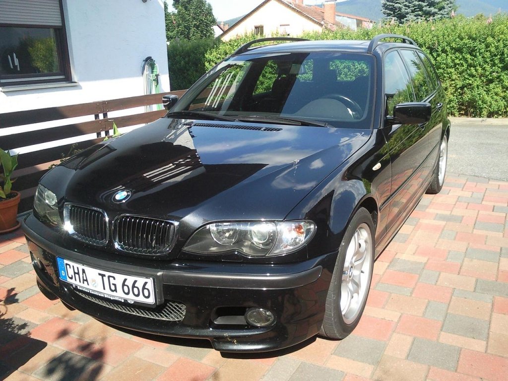 BMW 330i SMG Touring (2).jpg
