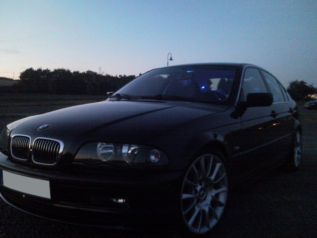 BMW 320i by grodno.