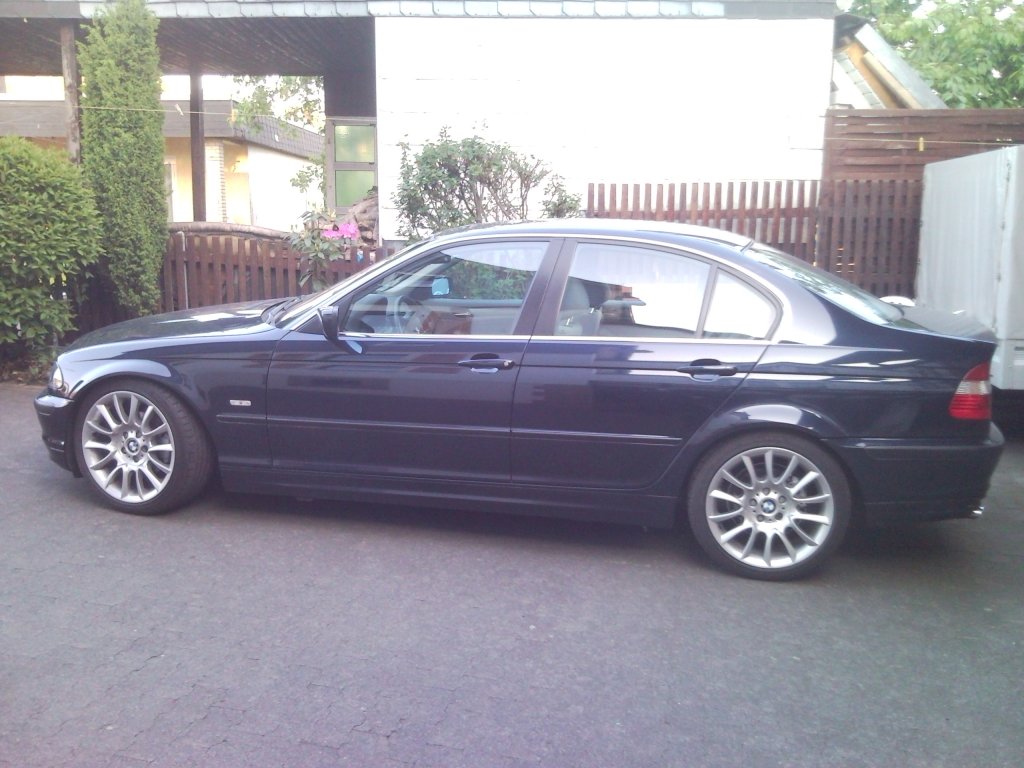 BMW 320i by grodno.