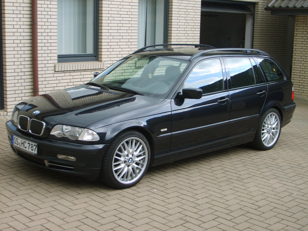 BMW 330i Touring 012.jpg