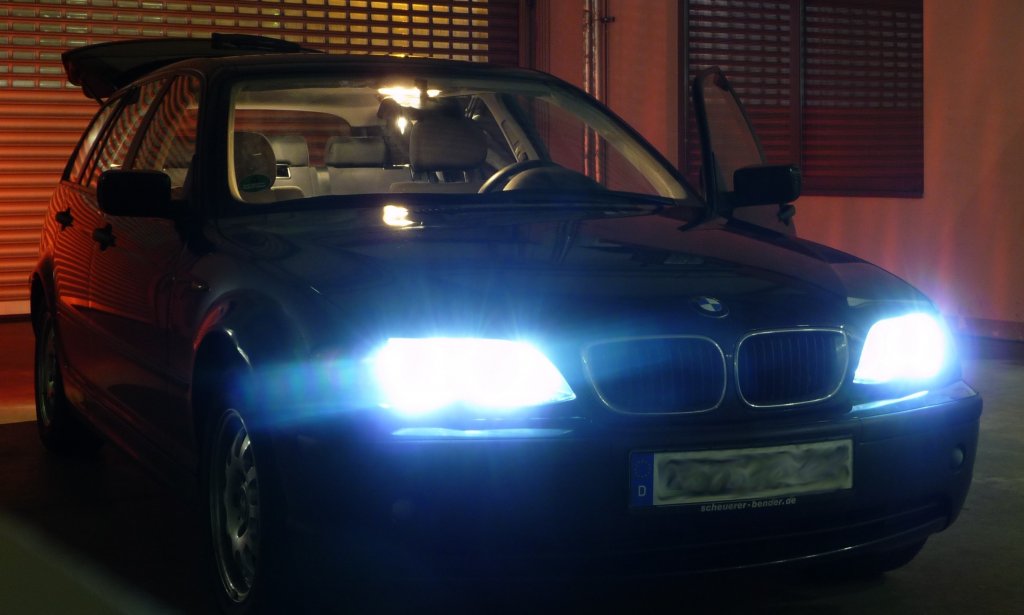 Mit Angel-Eyes Scheinwerfern