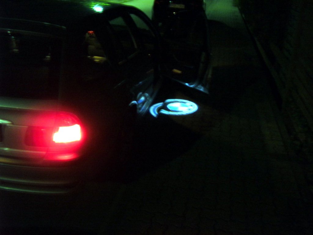 BMW LED Einstiegsleuchten (3).JPG