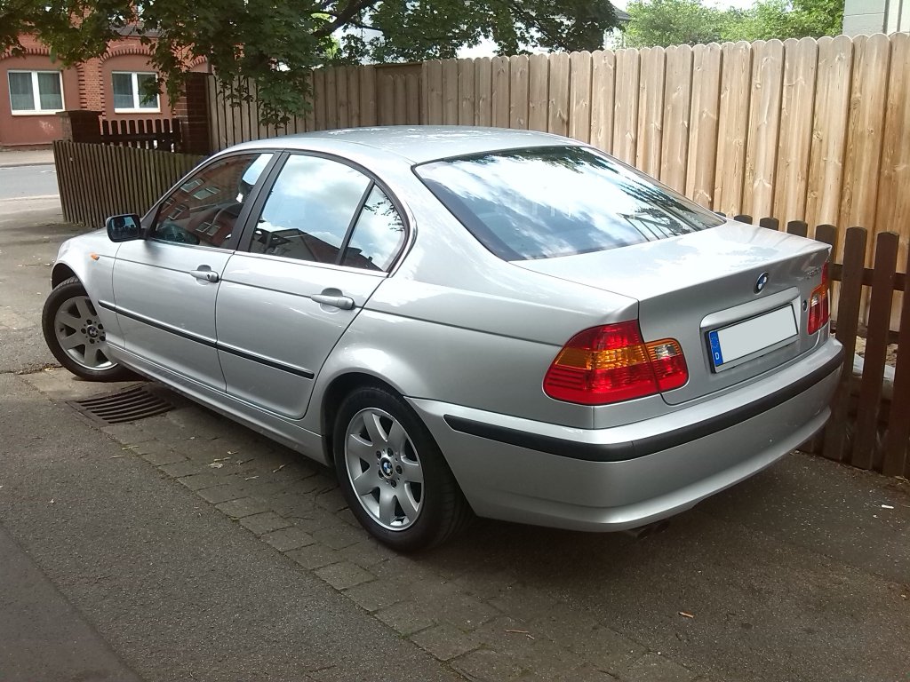 Alex's 320i (Heck)