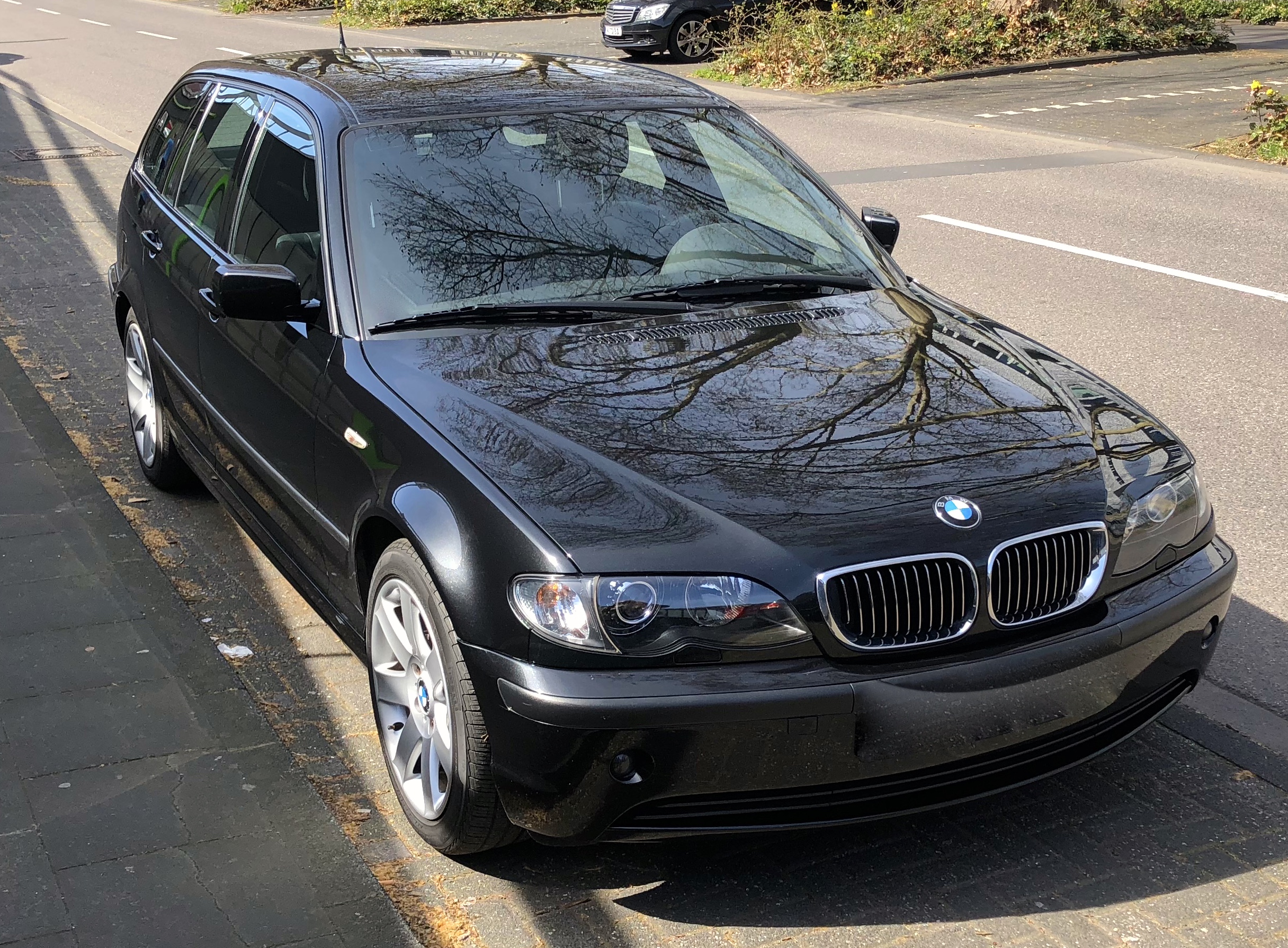 320 i