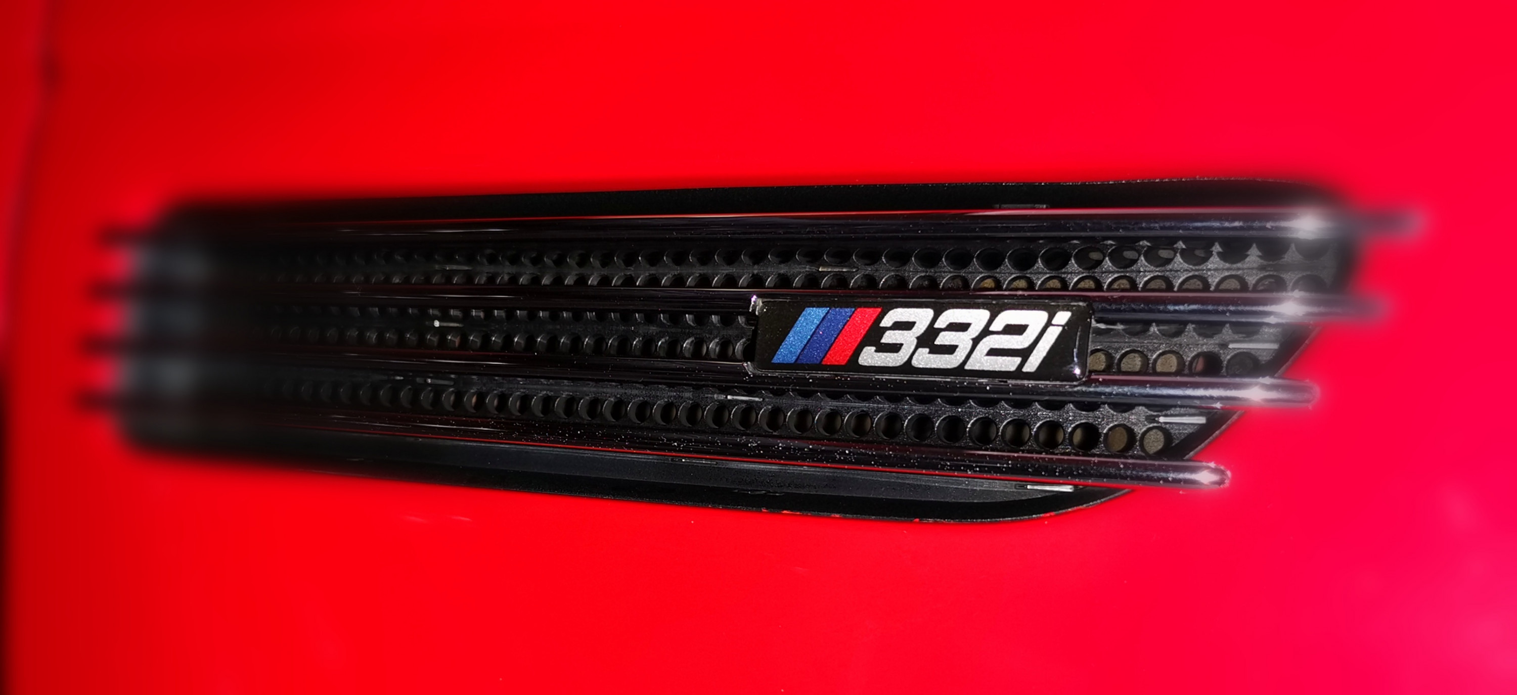 332i Emblem